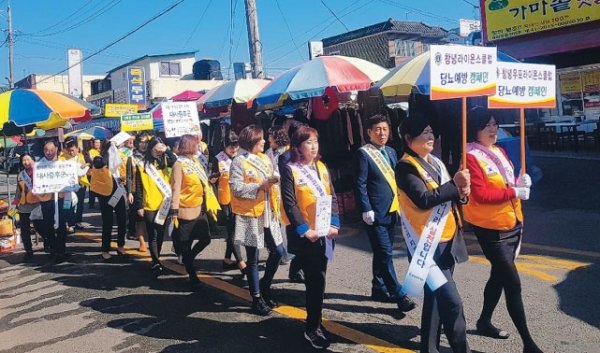 창녕군민 당뇨·비만 예방 캠페인이 창녕읍 전통시장 일원에서 열렸다.